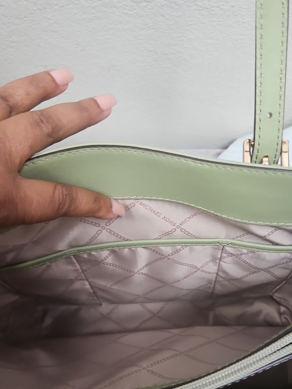 Michael Kors Mint Green Saffiano Leather Jet TOTE NWOT - Picture 9 of 10